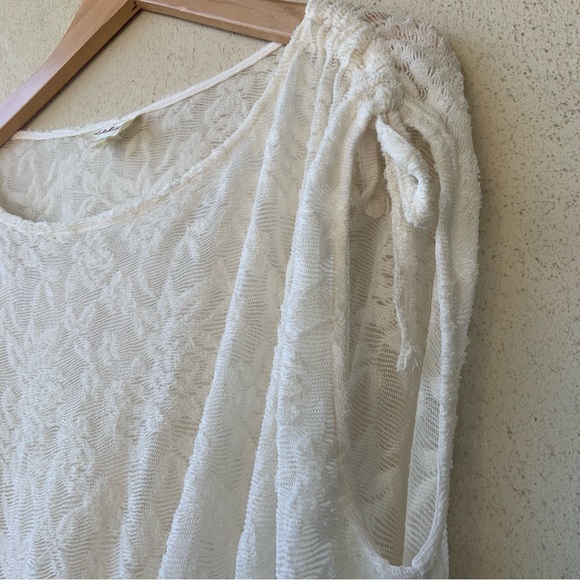 Anthropologie light textured top - Picture 4 of 11